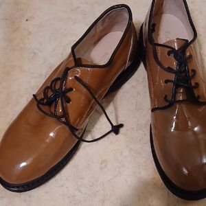 THESE ARE NOT MEN BUT WOMEN OXFORDS. Classic Tan Leather Oxfords